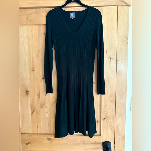Classic Vince Camuto Sweater Dress - Picture 1 of 6